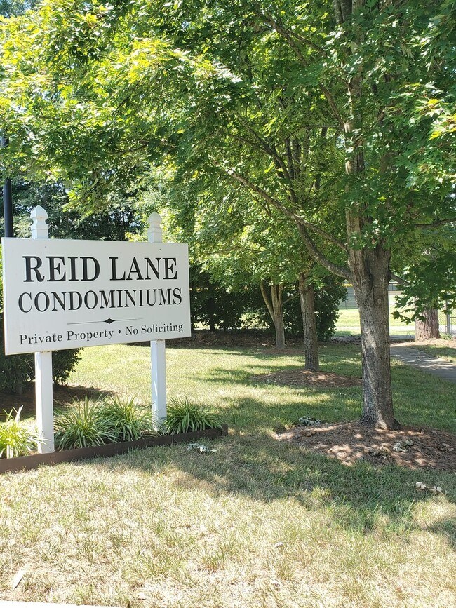 Building Photo - Charming 2 bedroom condo in Pineville !