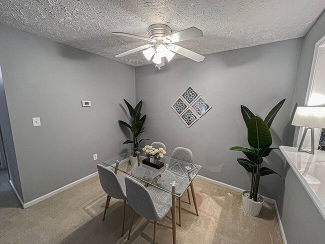Building Photo - Fully Furnished And Stylish 1 Bedroom 1 Ba...