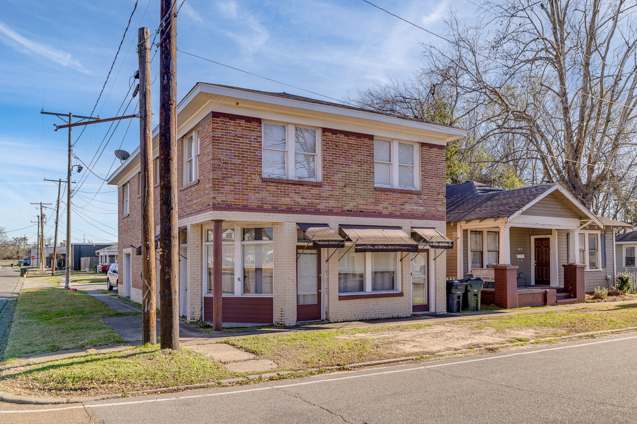 Building Photo - 701 Pine St