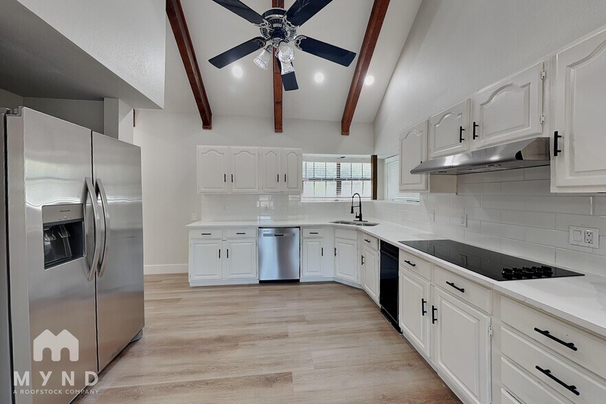 Building Photo - 1215 Spring Lake Dr