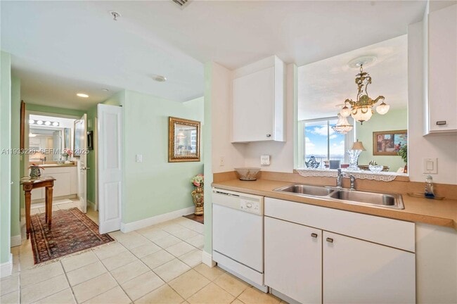 Building Photo - 1250 S Miami Ave