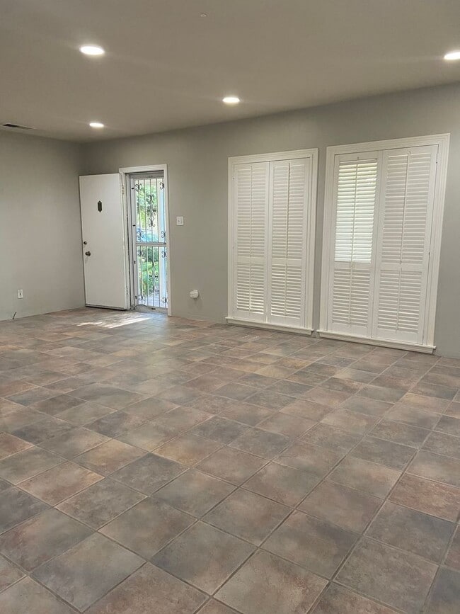 Building Photo - Cute 2 Bedroom Home in the College Neighbo...