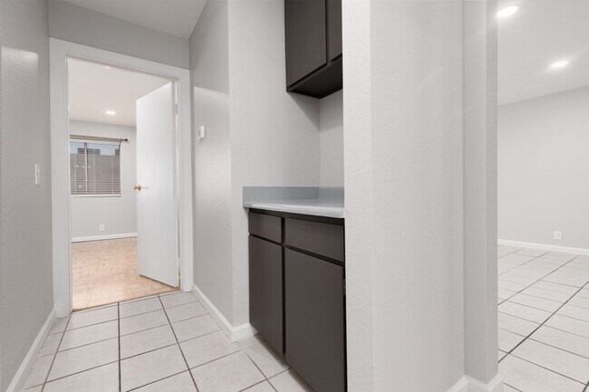 Building Photo - 1676 Jupiter Ct