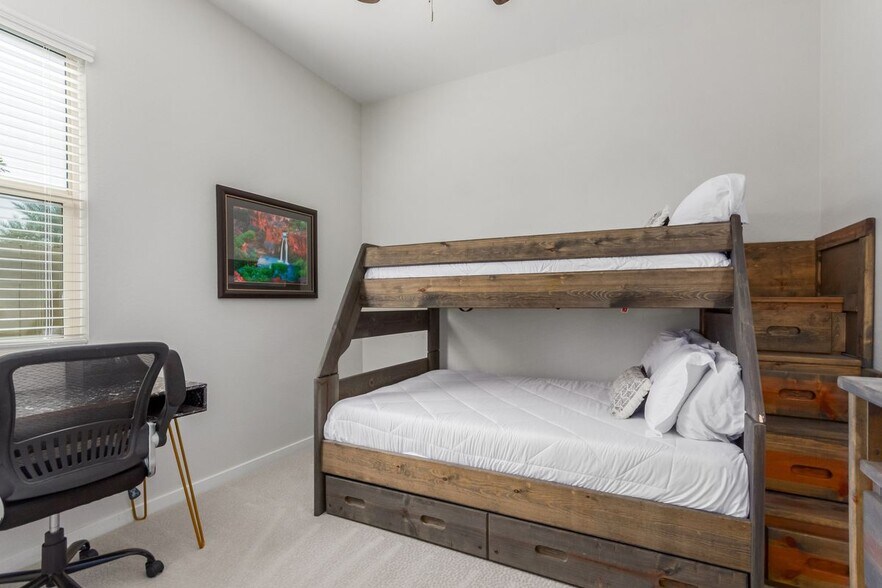 Building Photo - 1914 N 140th Ave