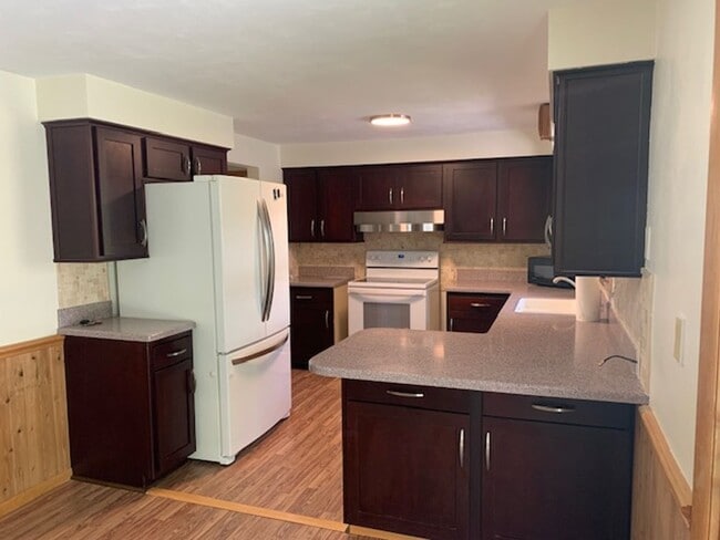 Building Photo - Renovated 3 Bedroom Single Family Home