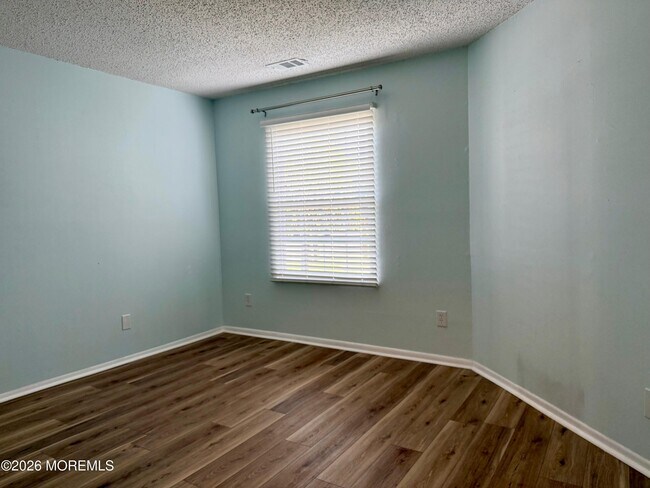 Building Photo - 1216 Waters Edge Dr