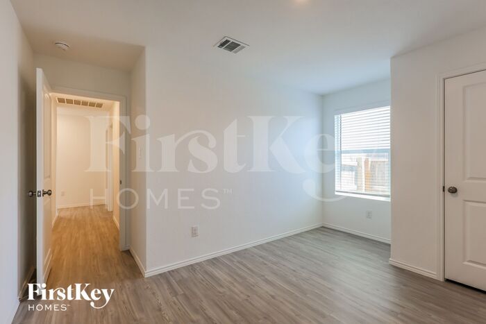 Building Photo - 2434 Double Oak Dr