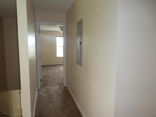 Building Photo - 1017 Crestwood St