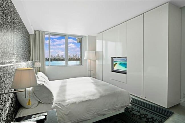 Building Photo - 1100 West Ave