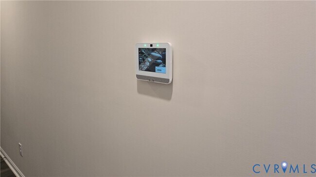 Building Photo - 6013 Banyan Ln