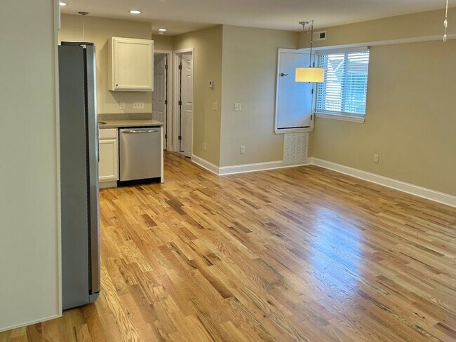 Building Photo - 2 Bedroom 1 Bath - Downtown Morganton - Anderson Place Apts.