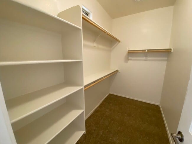 Building Photo - 2 Week Free Rent - Chandler Gem!