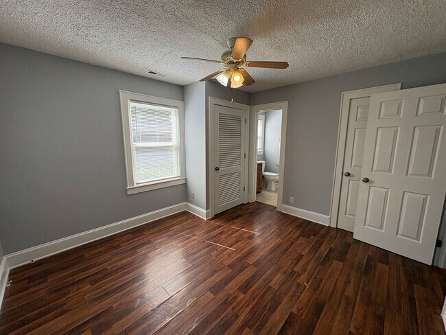 Building Photo - Charming 2 Bedroom home in Ashley Park