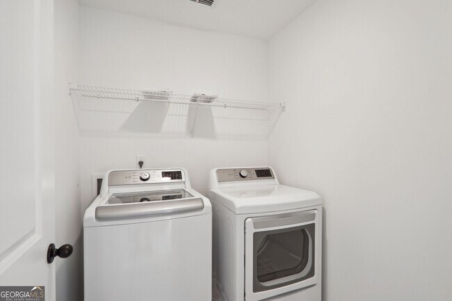 Building Photo - 727 Carmes Dr