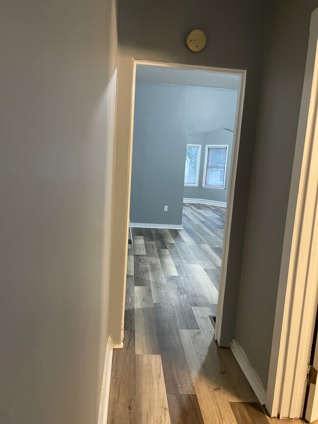 Building Photo - 107 W 118th St