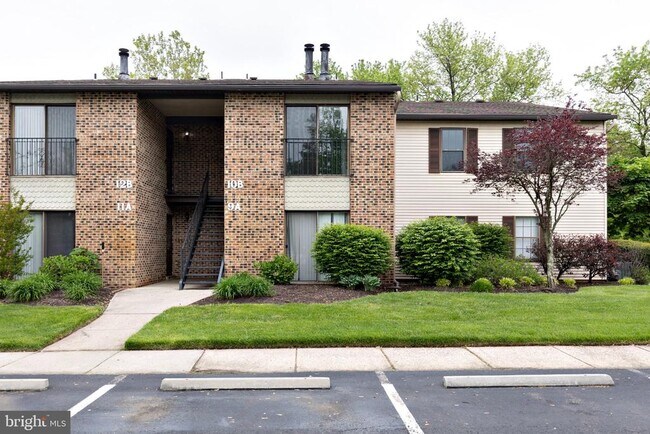 Building Photo - 10 Sumac Ct