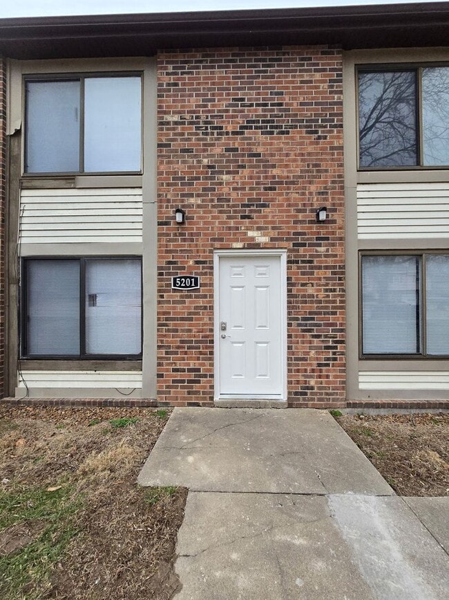Building Photo - 5201 S Brooks Dr