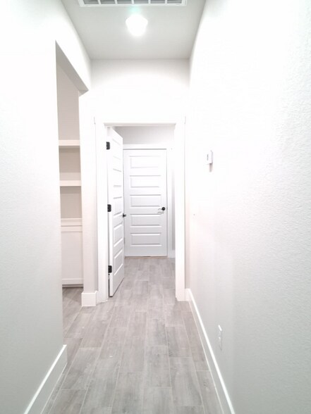 Building Photo - 1971 Edgewood Rd