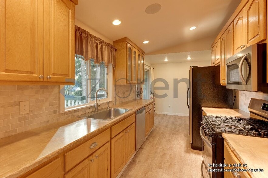 Building Photo - 234 W Jensen St