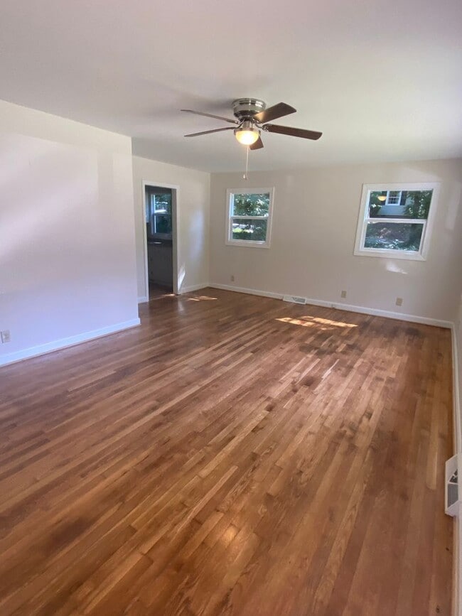 Building Photo - Charming 3-Bedroom Home in the Heart of Du...