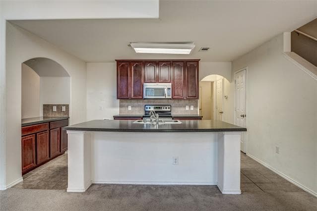 Building Photo - 9948 Fleetwood Dr