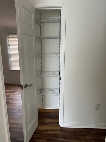 Building Photo - 2359 Obetz Dr