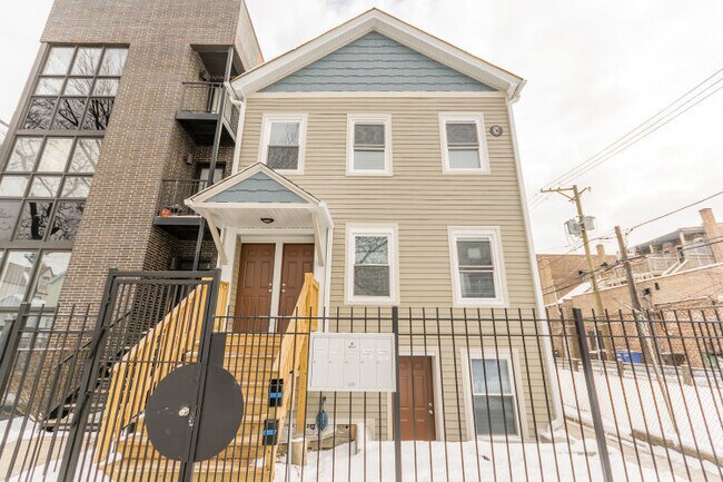 Primary Photo - 1617 N Fairfield Ave