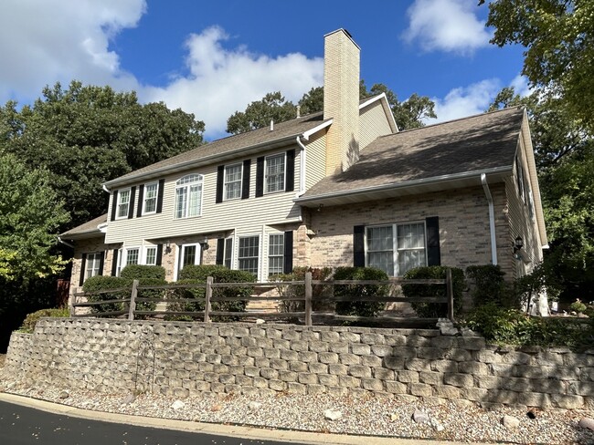Primary Photo - 1381 Laurel Oaks Dr
