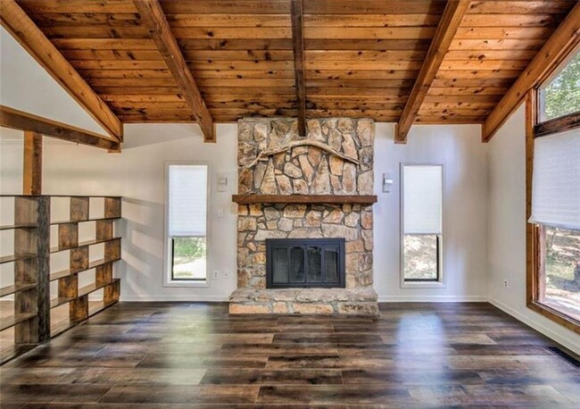 Building Photo - 2915 Creek Park Dr