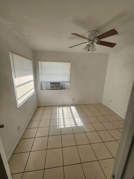 Building Photo - 5425 NW 15th Ct