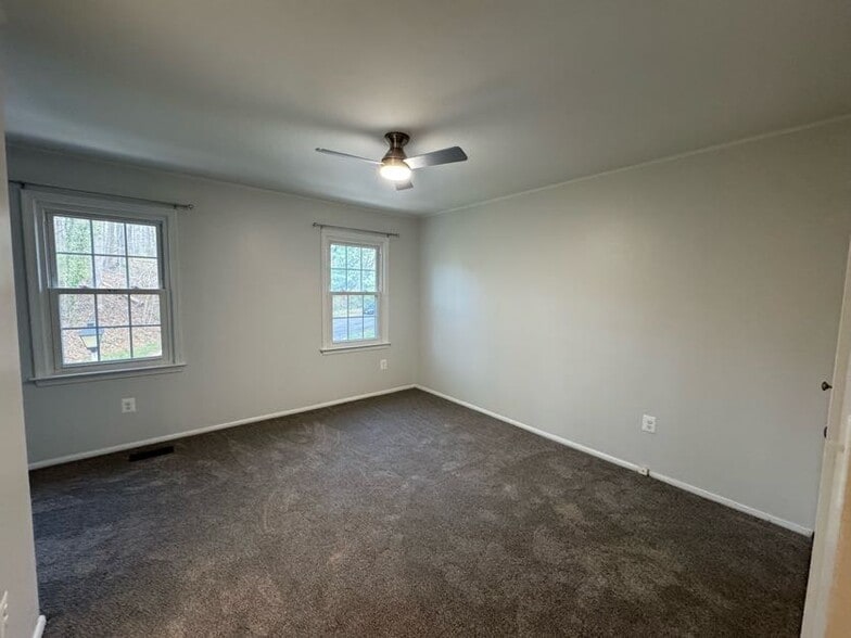 Building Photo - 5215 Lonsdale Dr