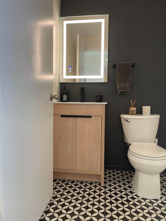 Building Photo - Stylish 3BR Townhome with Garage in Prestigious Woodbridge, Irvine