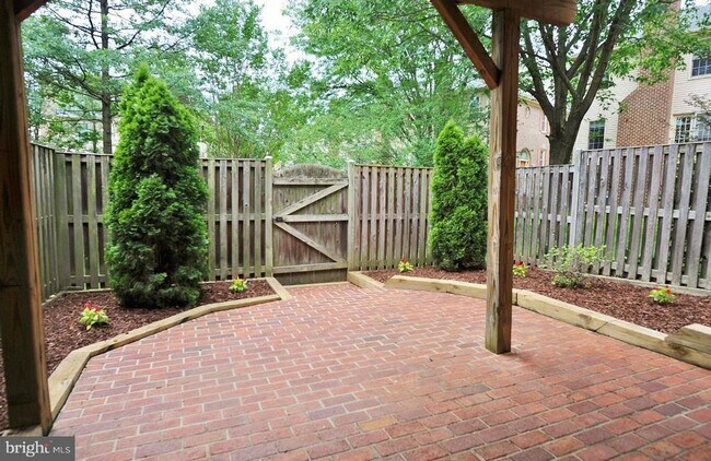 Building Photo - 7411 Salford Ct