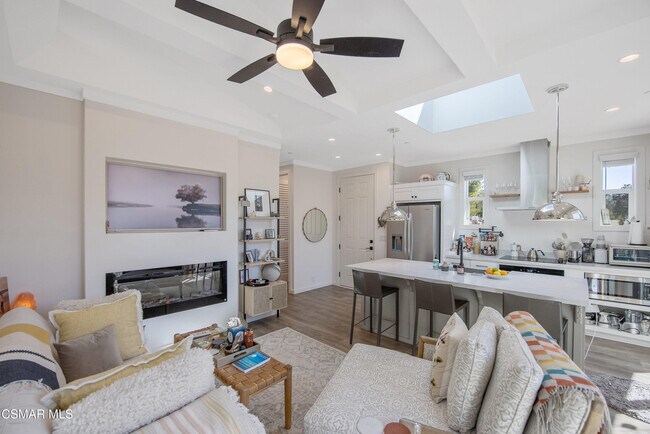 Building Photo - 313 Raymond St