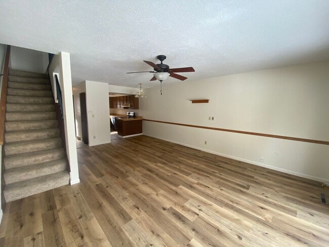 Building Photo - Bettendorf 2BR Condo With Garage For Rent ...