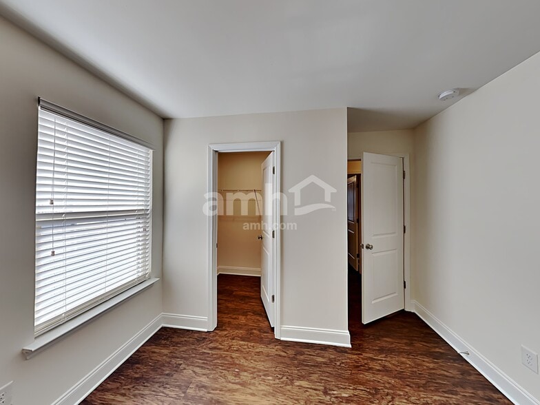 Building Photo - 141 McBee St