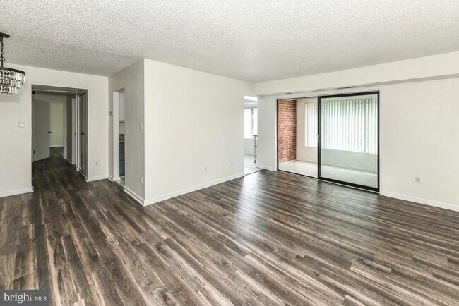 Building Photo - 10204 Bushman Dr