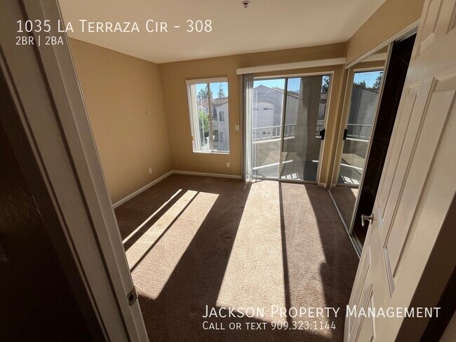 Building Photo - 1035 La Terraza Cir