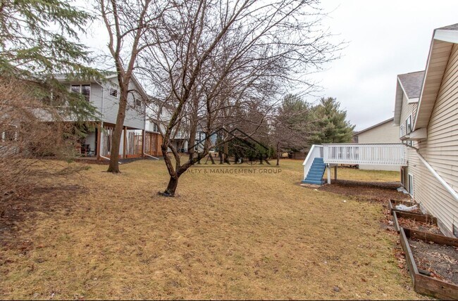 Building Photo - 2922 Northern Valley Dr NE