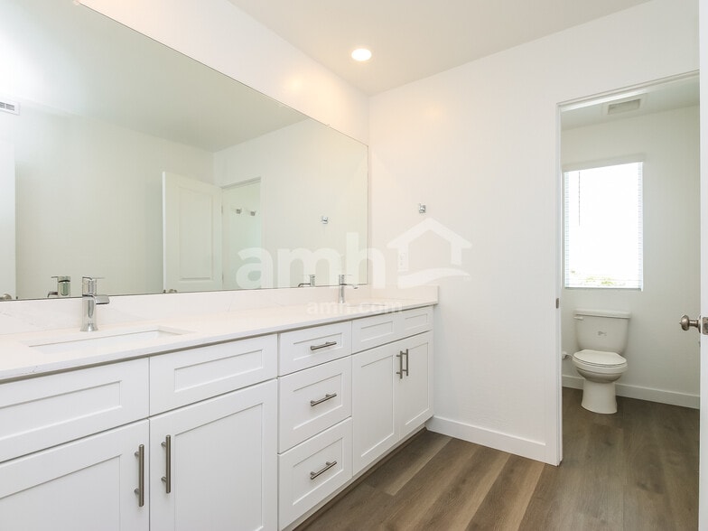 Building Photo - 20177 W Thomas Rd