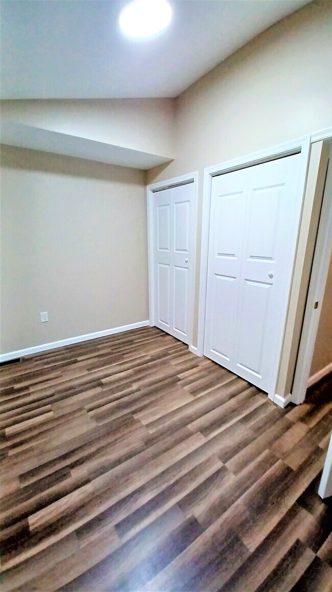 Back Bedroom - 135 Hamilton Ave