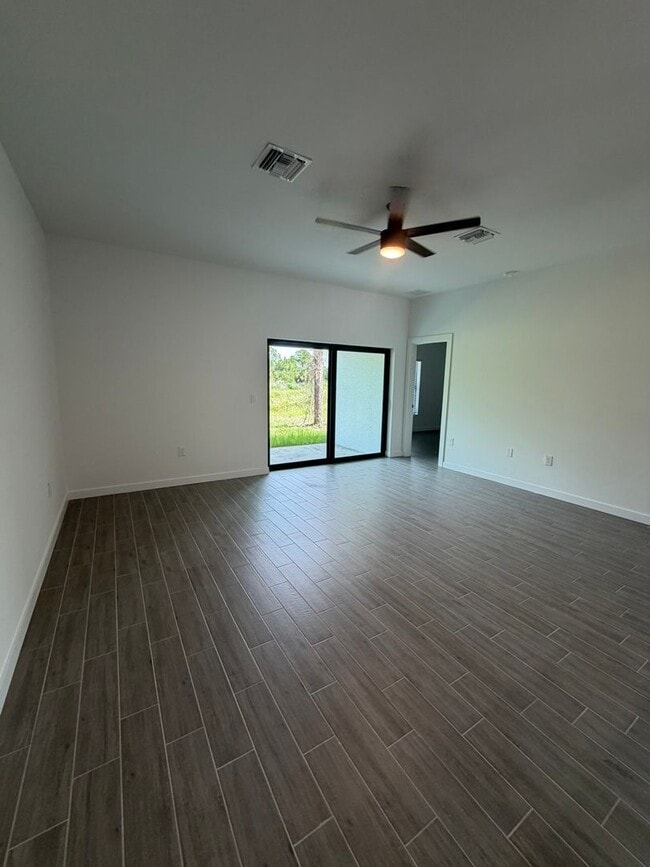 Building Photo - 2212 Leda Ave S