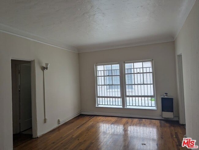 Building Photo - 657 Cochran Ave