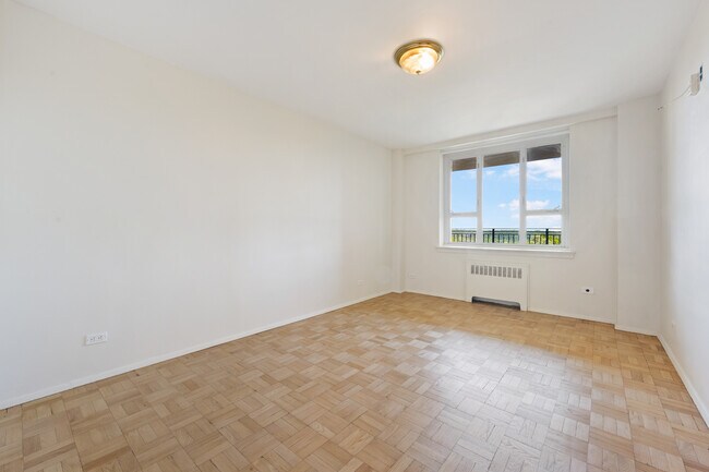 Building Photo - 5355 Henry Hudson Pkwy W