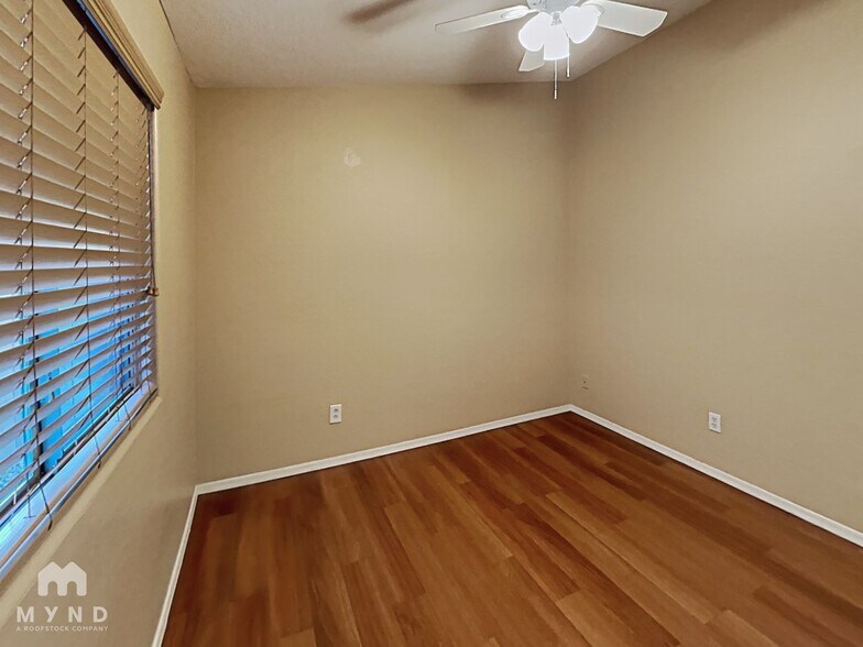 Building Photo - 33921 N Barbara Dr