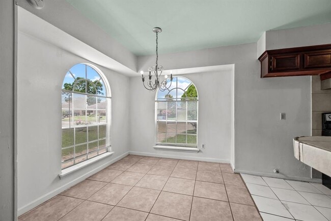 Building Photo - 6619 Indian Lake Dr