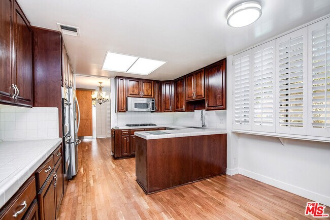 Building Photo - 211 S Spalding Dr