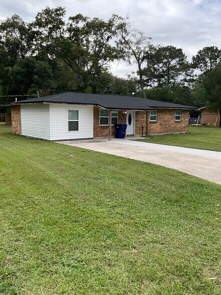 Primary Photo - 512 Quail Ln