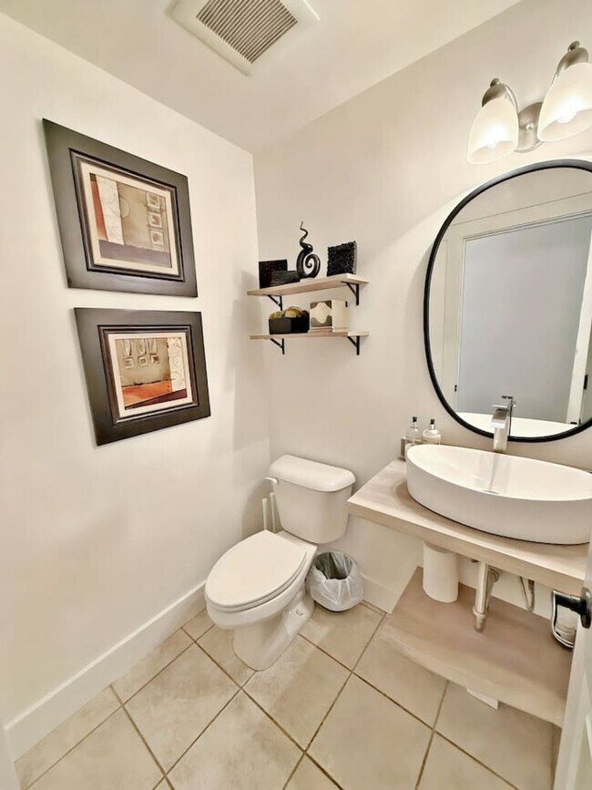 Building Photo - 1408 Pleasant St