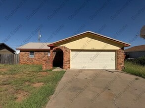 Building Photo - Spacious 3 bedrooms 2 baths home with 2 car garage